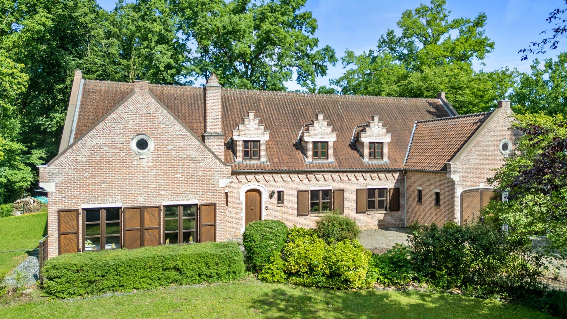 LINDEN Steenveld villa op >2100 m2 foto {{pictureIndex}}