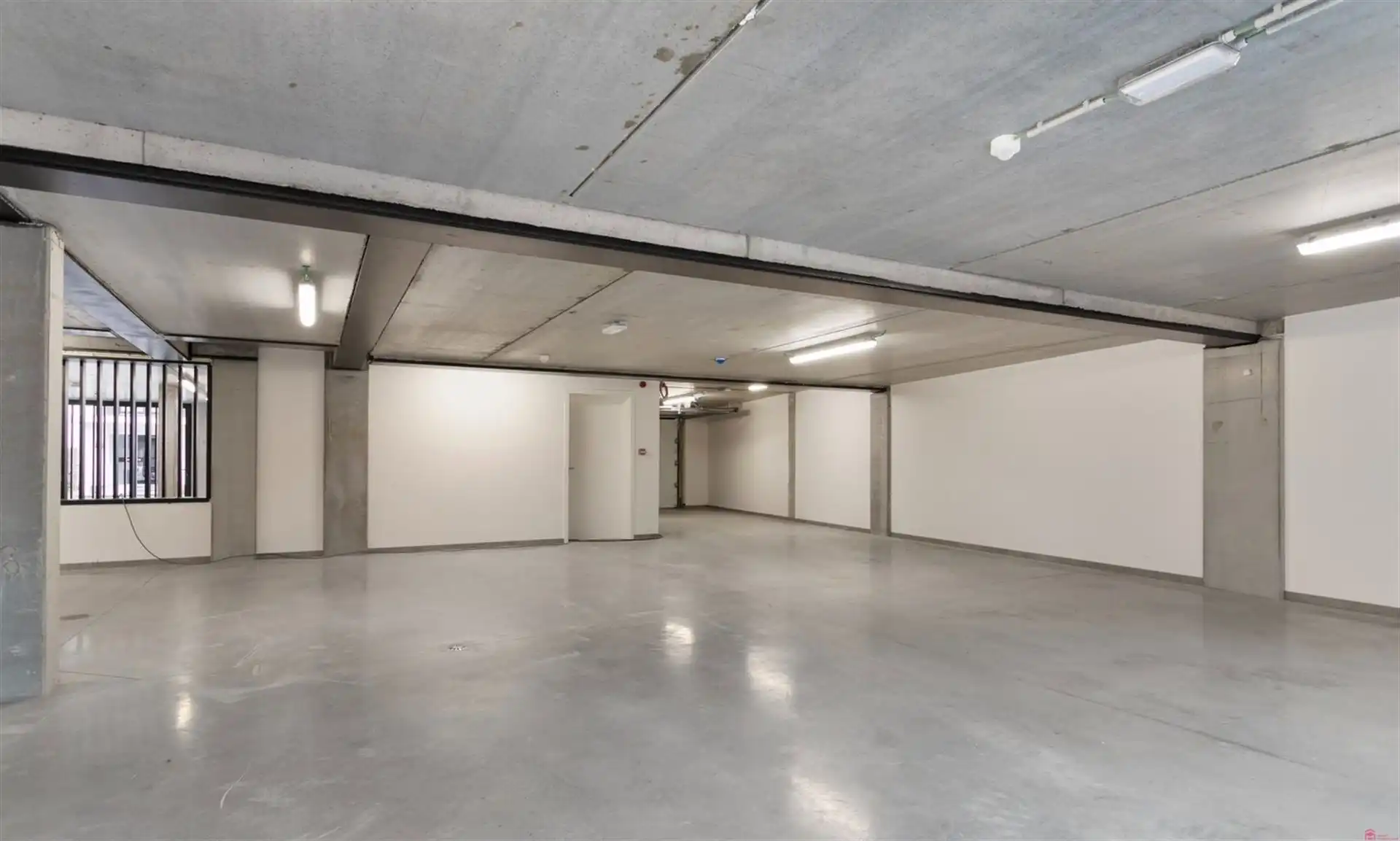 Recent, modern appartement nabij het centrum foto 12