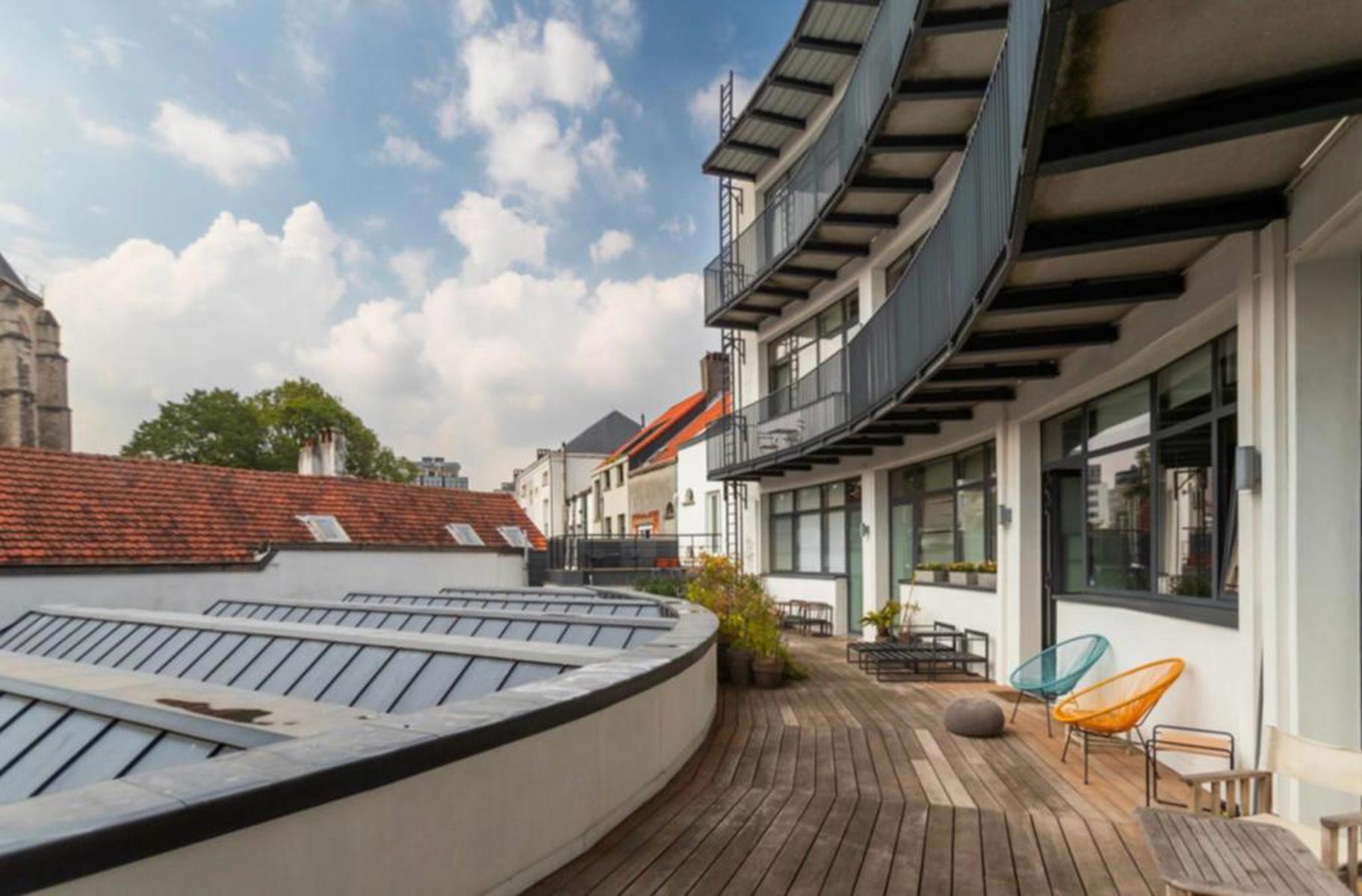 Modern bemeubeld appartement in centrum Antwerpen foto {{pictureIndex}}