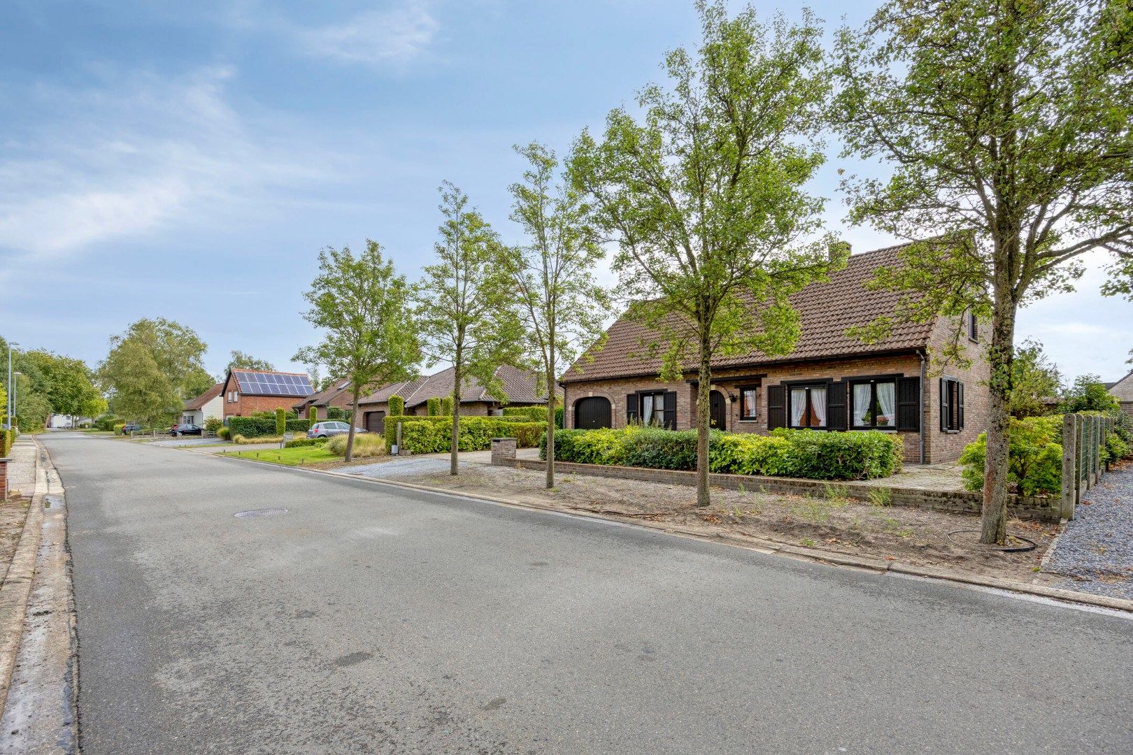 Gelijkvloerse woning met 2 slaapkamers op een mooi Z gericht perceel van 819 m² ! foto 2