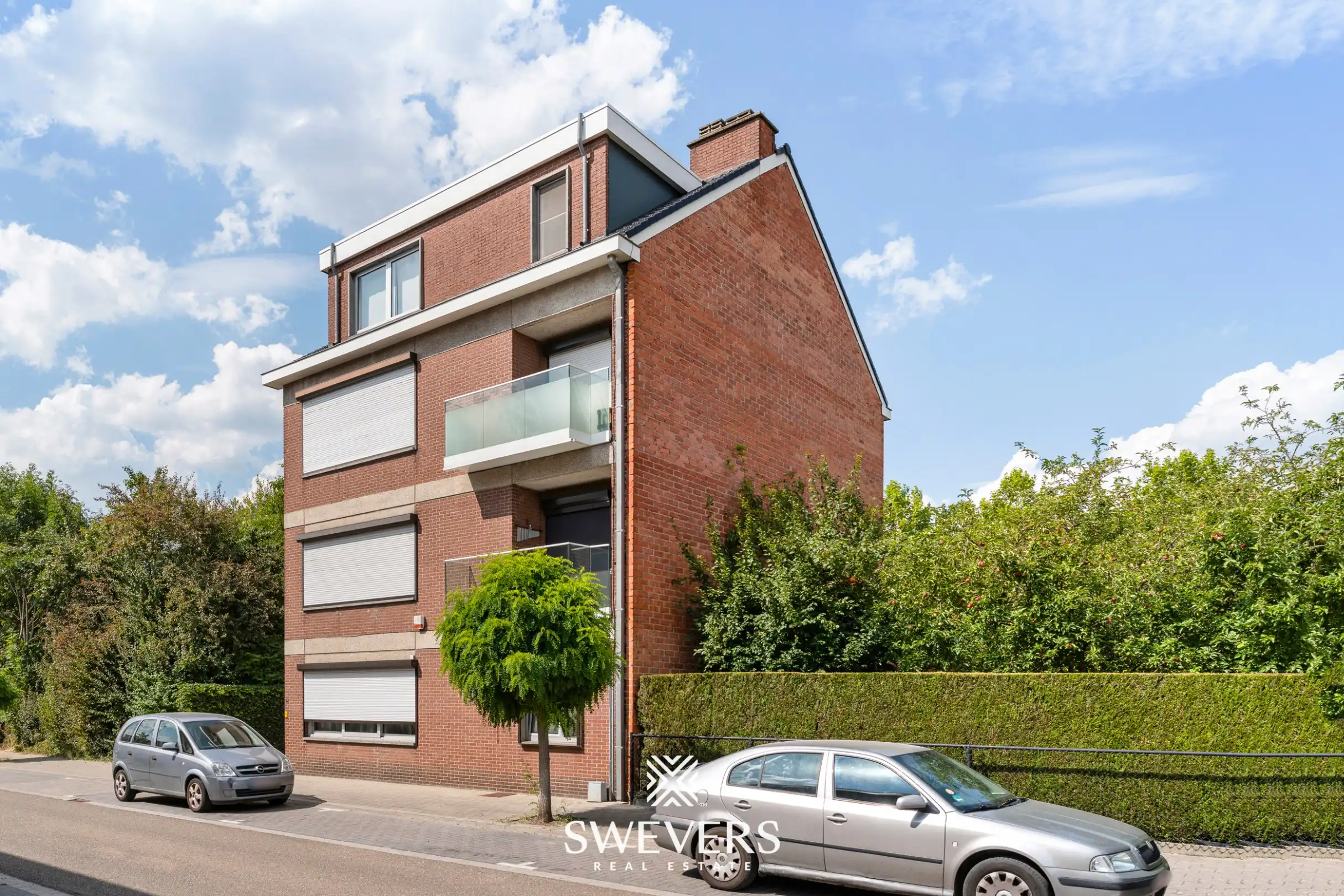 Instapklaar appartement met 2 slaapkamers en carport in Hasselt foto 30