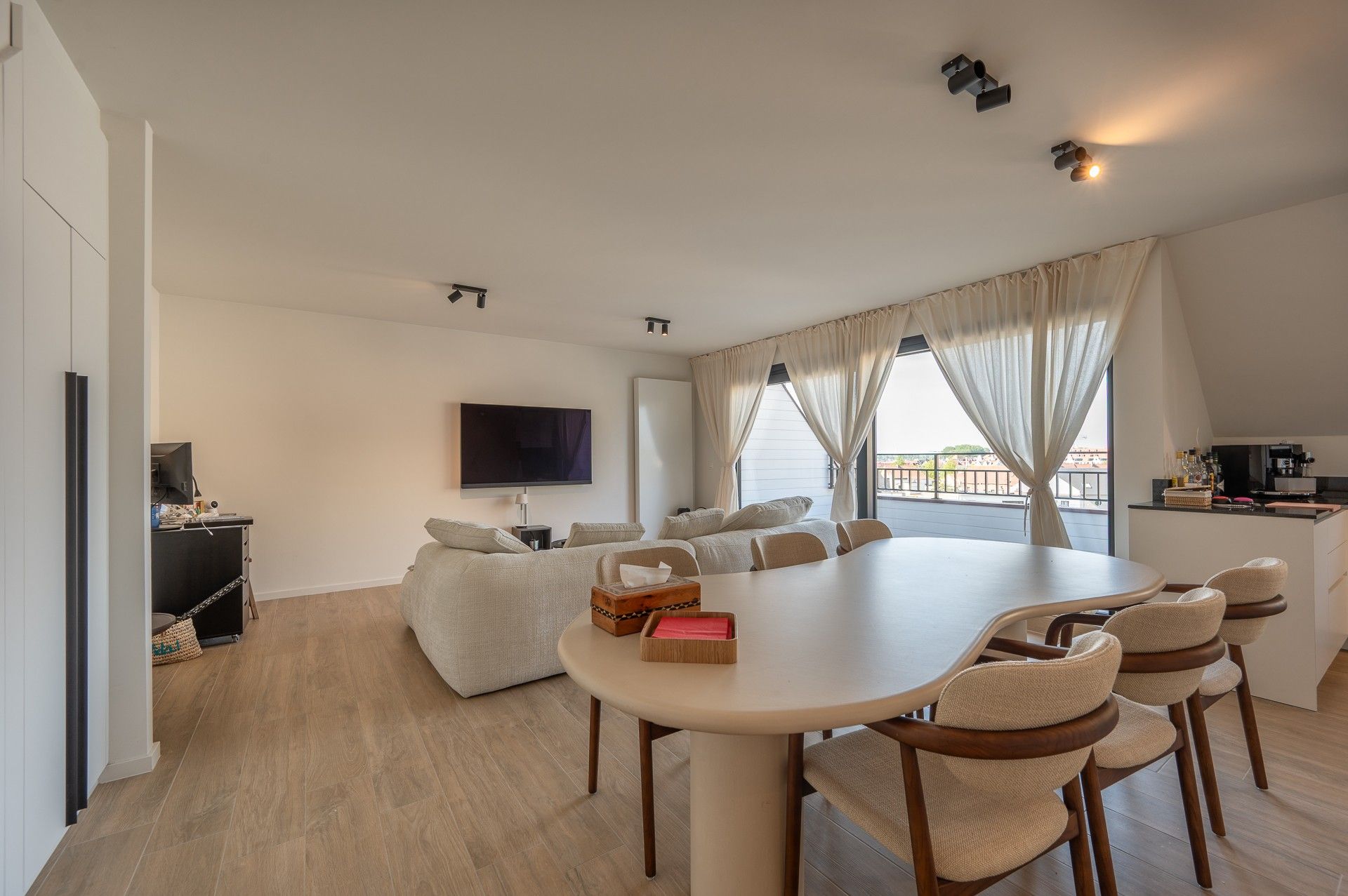 Ongemeubeld: nieuw duplexappartement in het centrum! foto 4