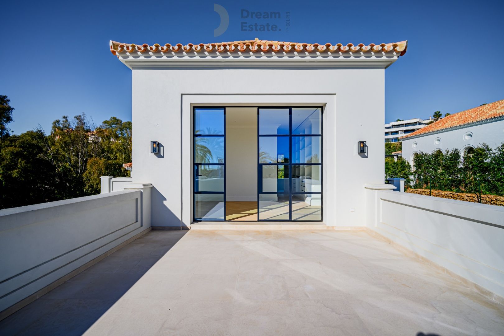 Prachtige villa met Franse provençaalse architectuur te Nueva Andalucia. foto 18