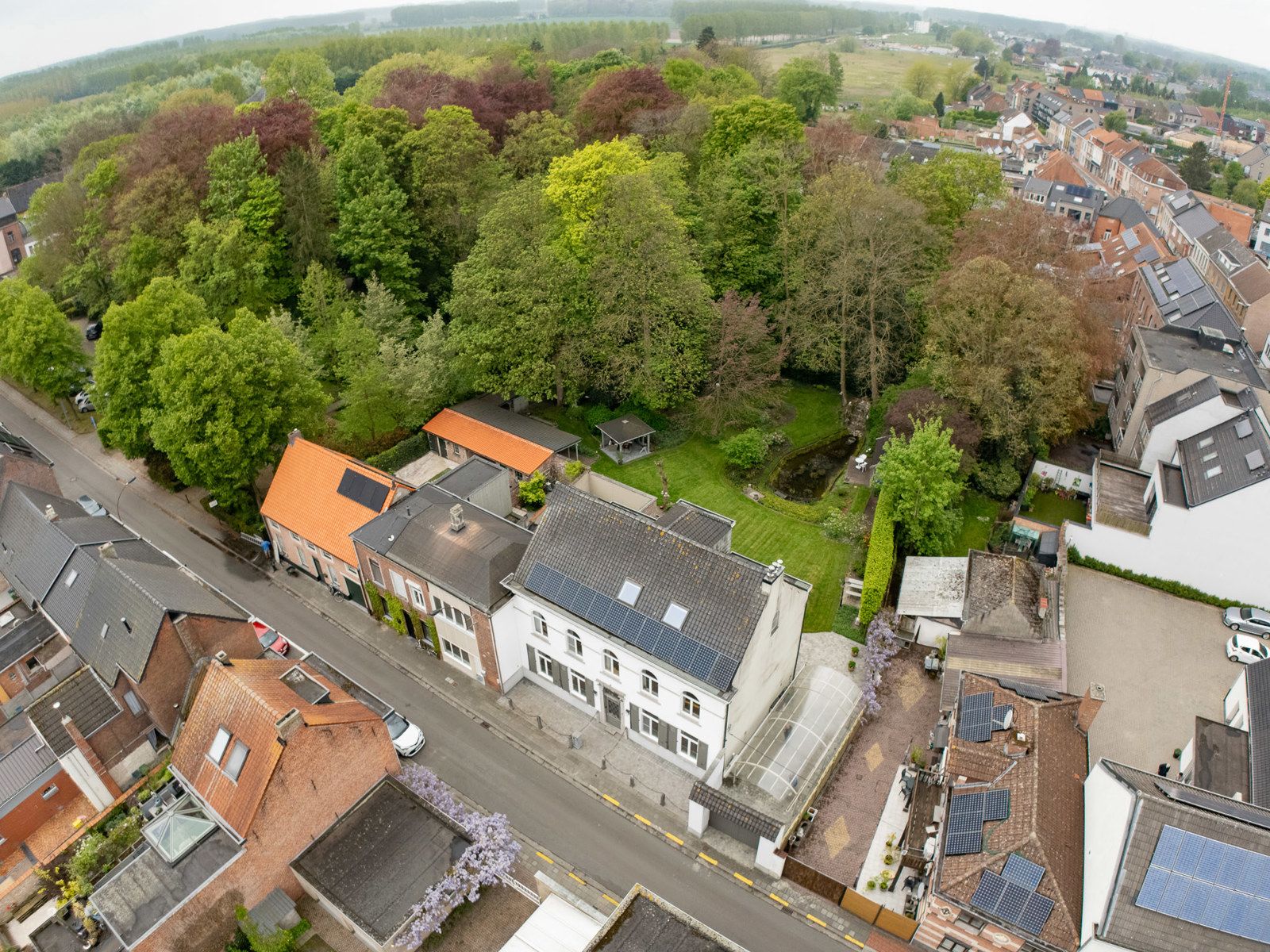 Uniek gerestaureerde meesterwoning met parktuin foto {{pictureIndex}}