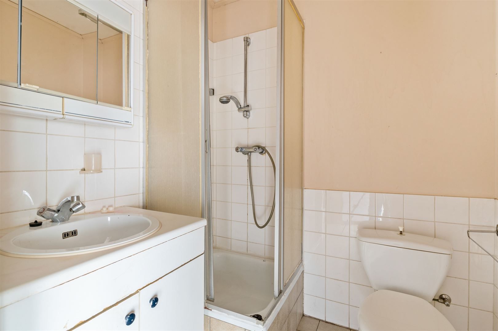 Te renoveren gelijkvloers appartement met garagebox foto 10