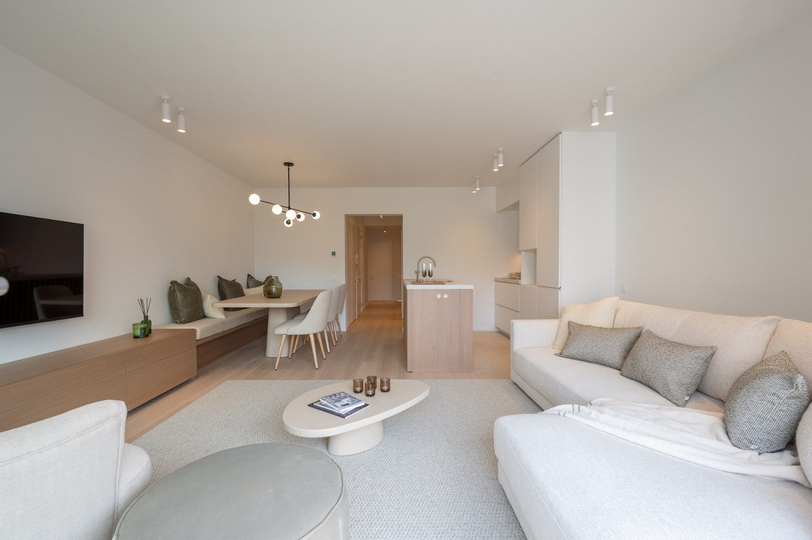 Subliem gerenoveerd appartement met 3 slpks. op topligging foto 2