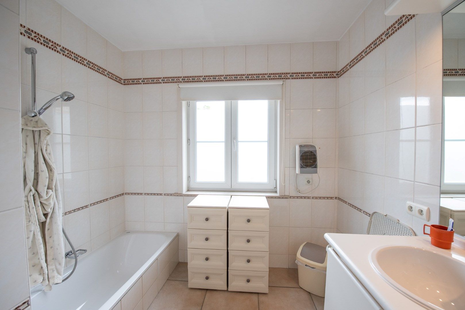 Ruim en perfect onderhouden appartement TE HUUR in centrum Oeselgem foto 11