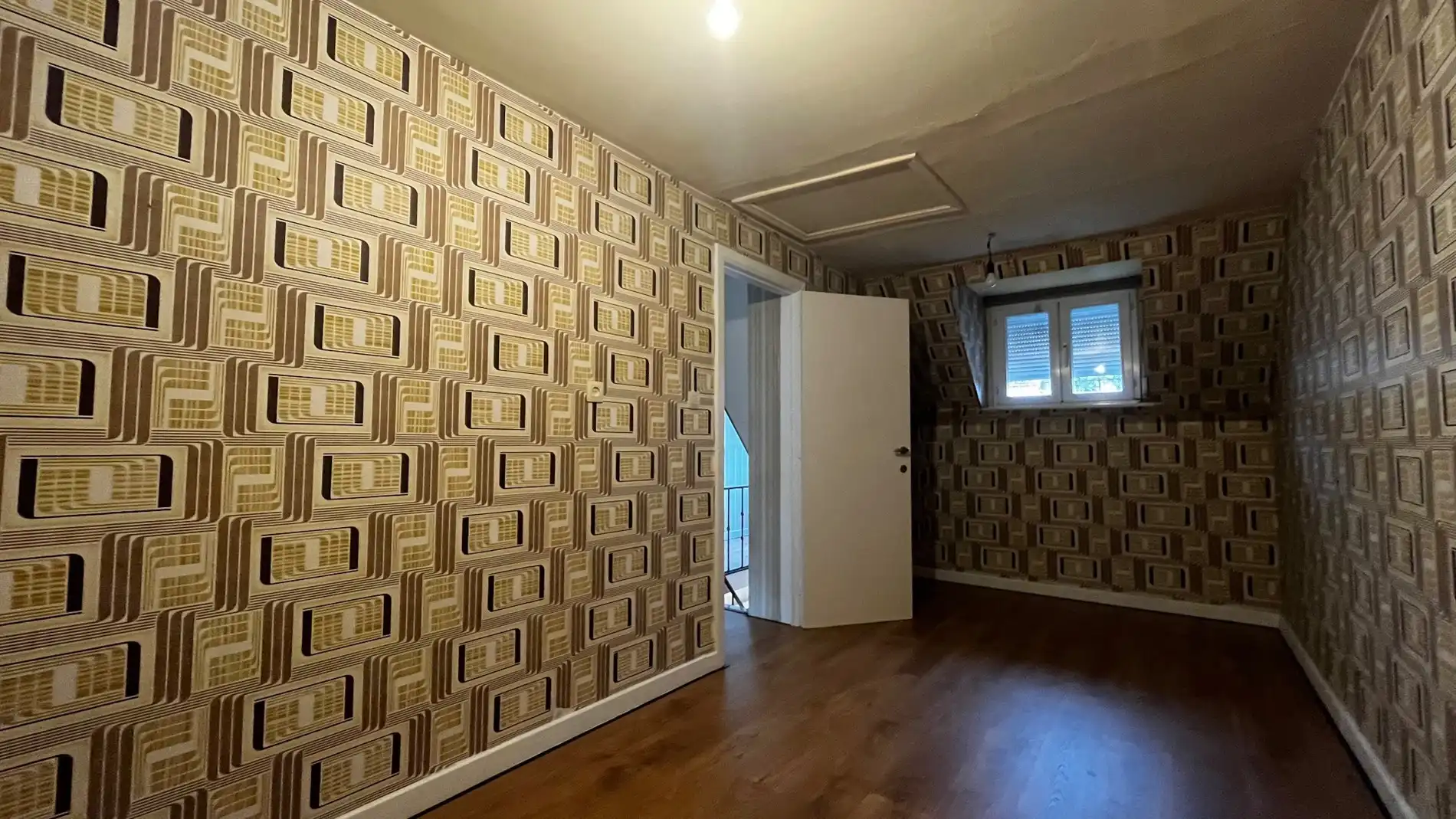 Grote woning met mogelijks vier kamers, garage en ruime tuin foto 14