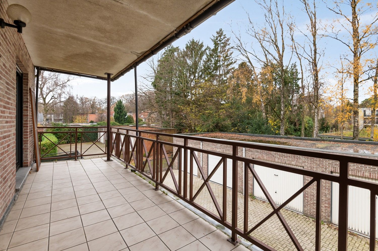 Te renoveren appartement met 3 slaapkamers en groot terras! foto 10