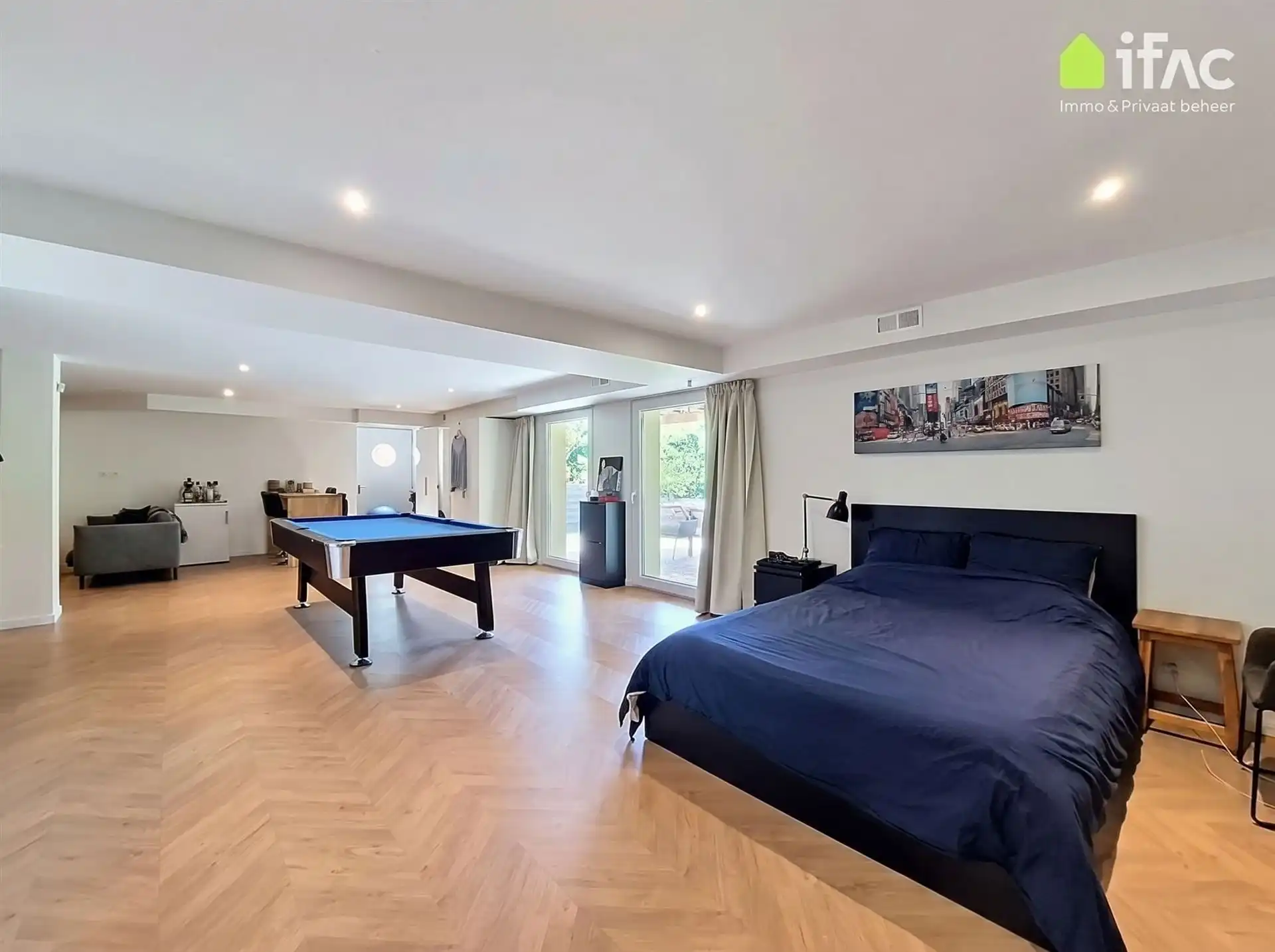 Unieke moderne split-levelvilla met zwembad op 17a83ca foto 35