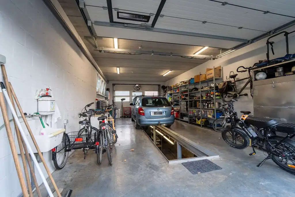 RUIM HANDELSHUIS MET WOONST TE SPALBEEK (HASSELT) foto 33