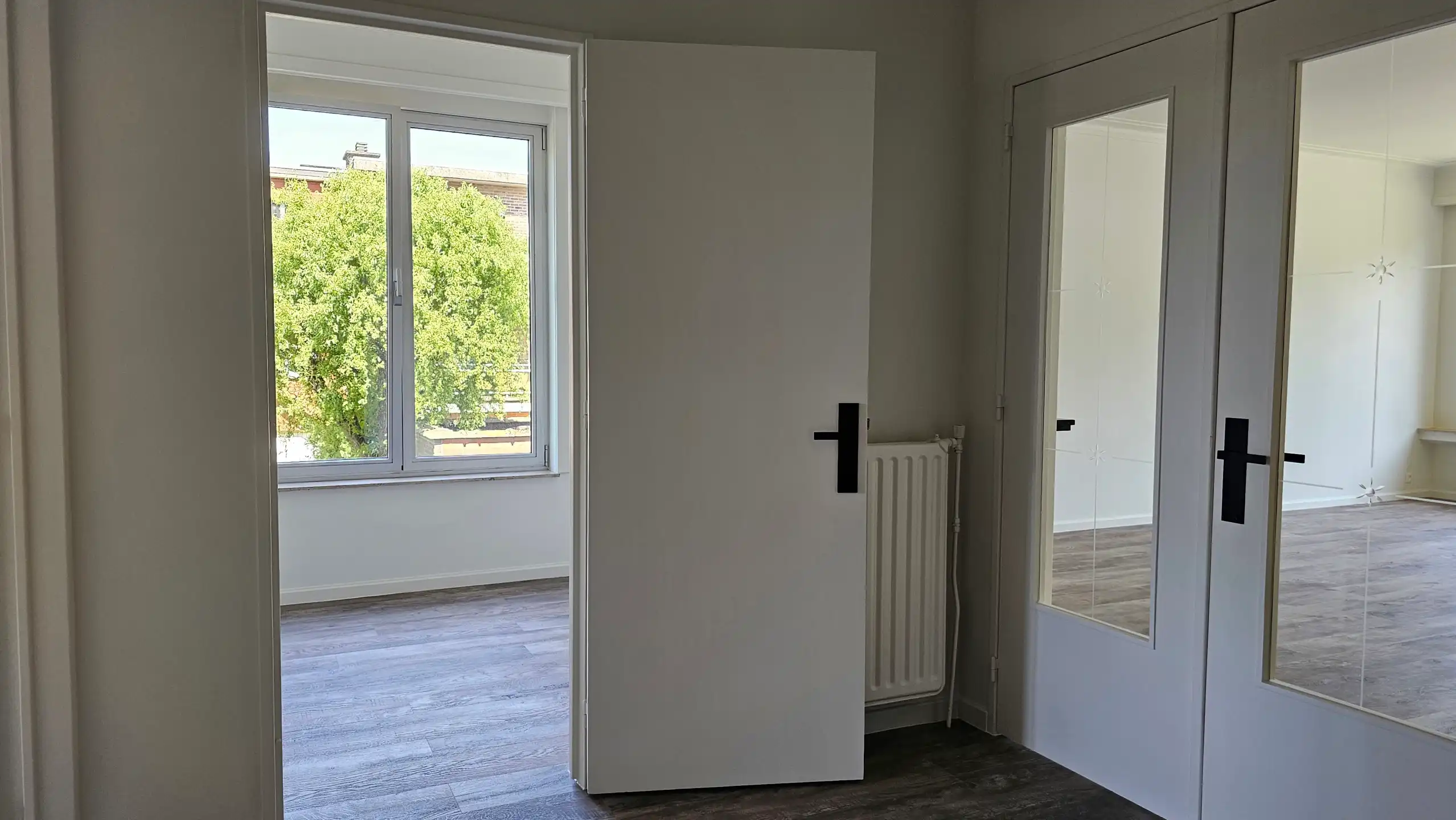 Volledig vernieuwd 2 slaapkamer-appartement te huur foto 12