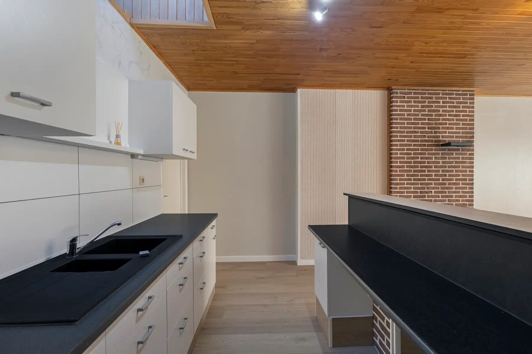 Recent gerenoveerde rijwoning met 2 slaapkamers - WETTEREN foto 8