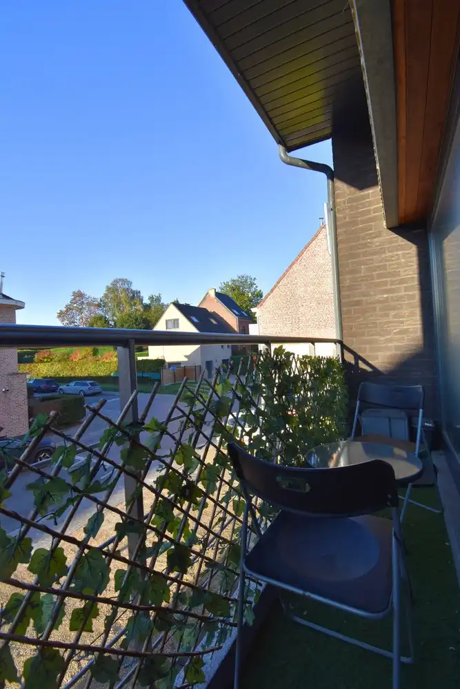 Ruim duplex appartement met 2 slaapkamers, staanplaats en kelder te huur in Lembeek foto 2