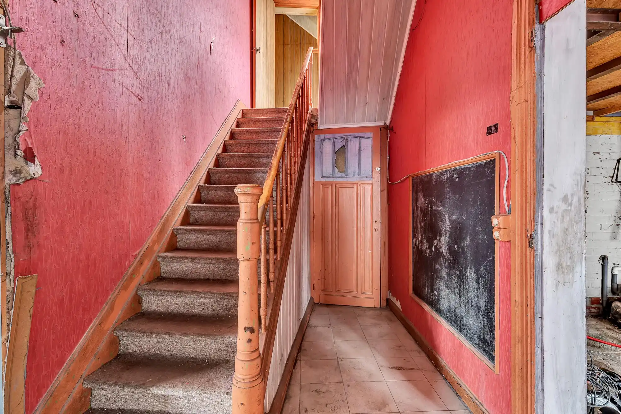 Volledig te renoveren handelspand met woonst op toplocatie foto 7