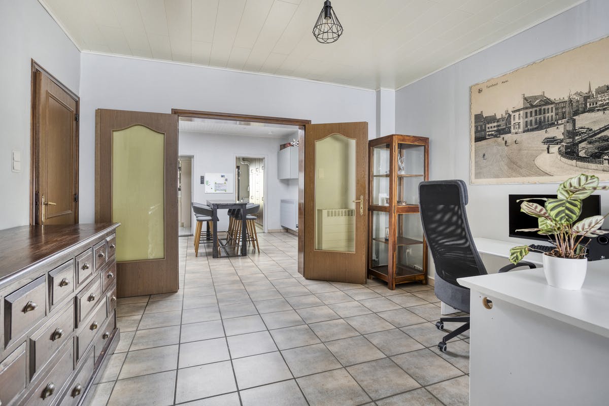 huis te koop in centrum Turnhout met wegenis achteraan  foto 6