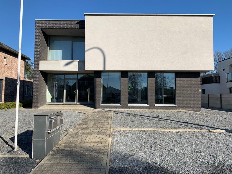 Multifcufunctioneel bedrijfsgebouw met appartement op zichtlocatie foto 3