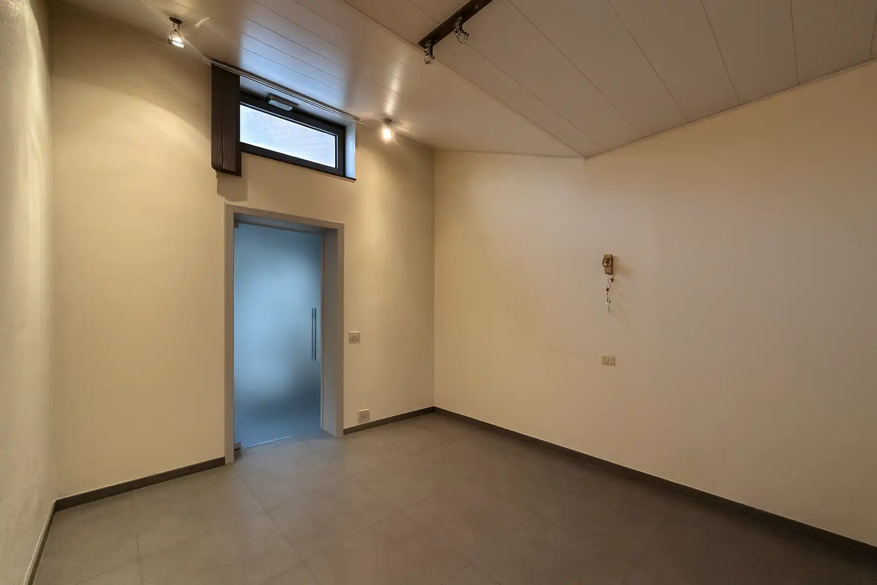 Woning met grond en garage foto 4