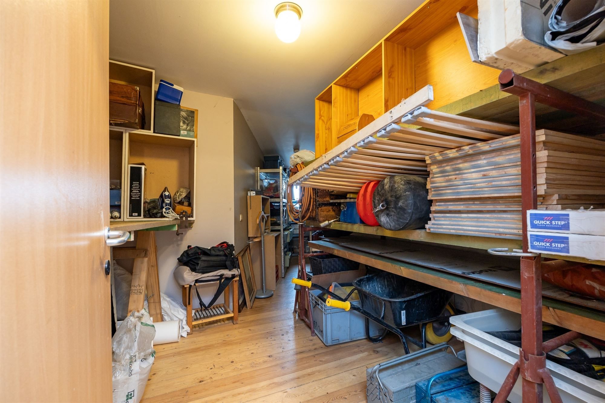 Woning met garage/ruime opslagplaats foto 16