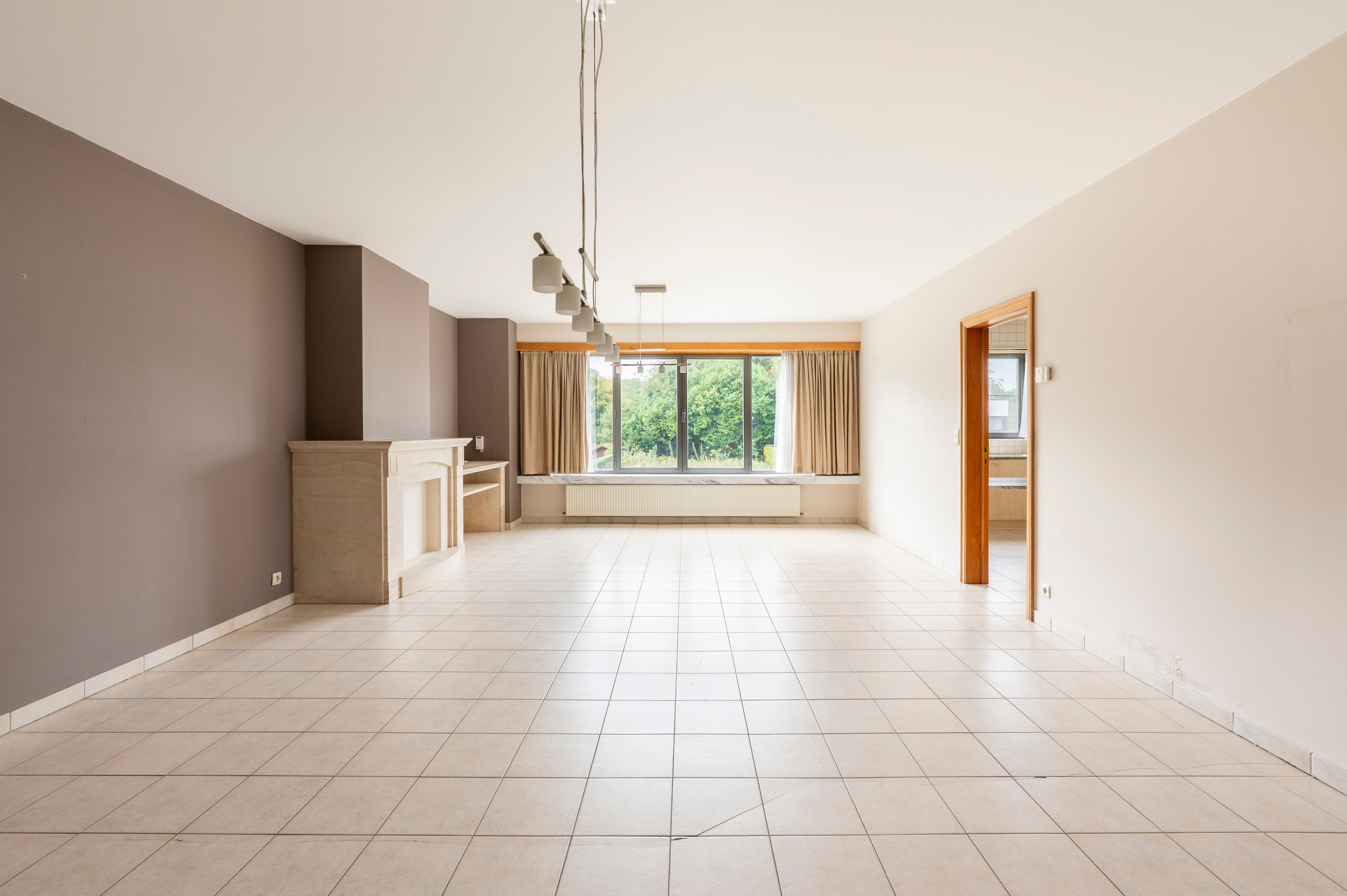 Ruim appartement met 2 slaapkamers, terras én garage in hartje Wommelgem! foto 2