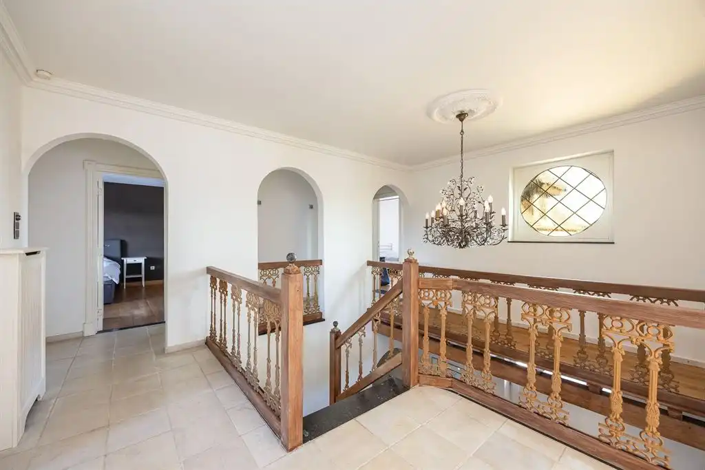 karaktervolle villa met zonnige tuin en zwembad foto 13