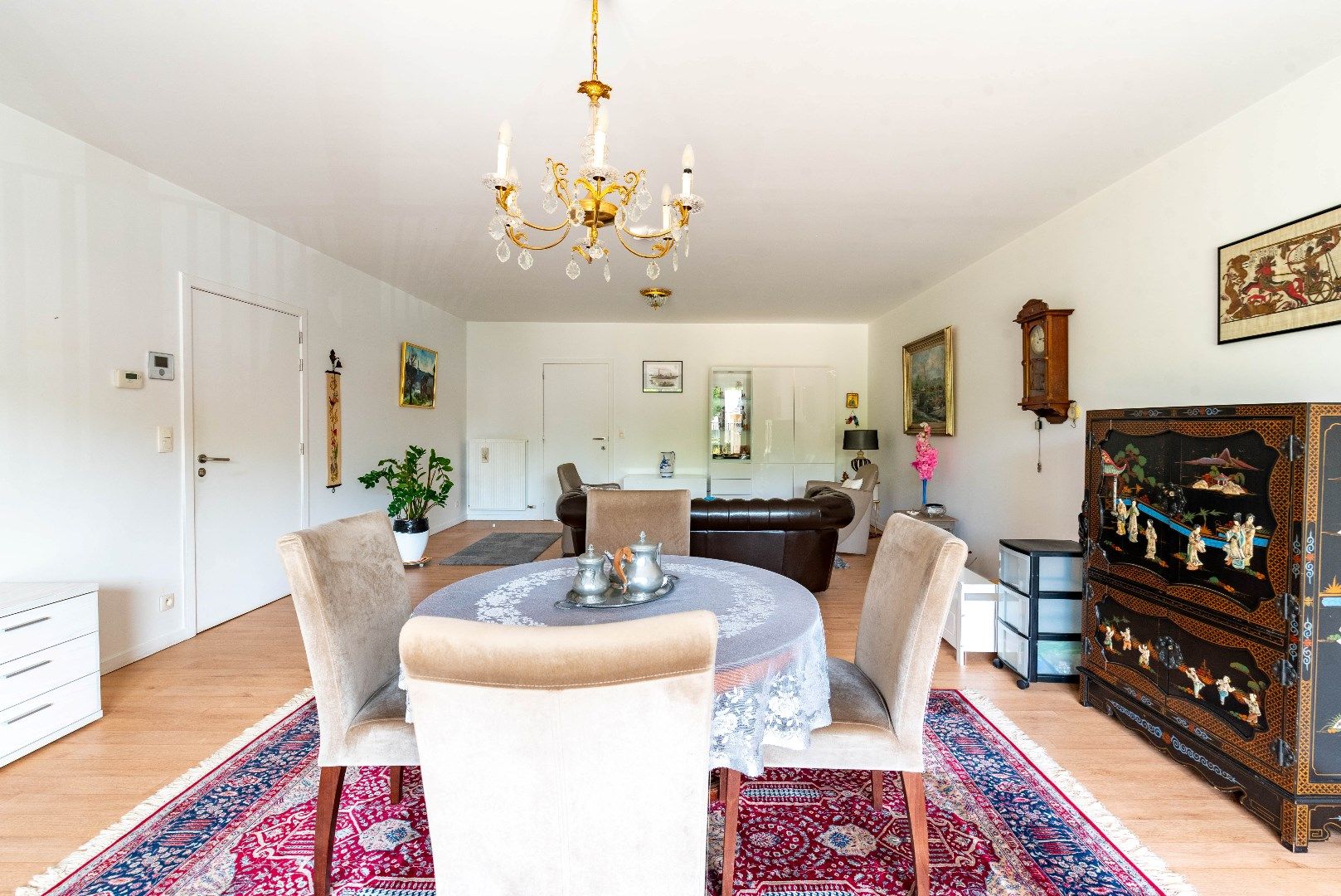 Modern appartement met terras en autostaanplaats foto 6