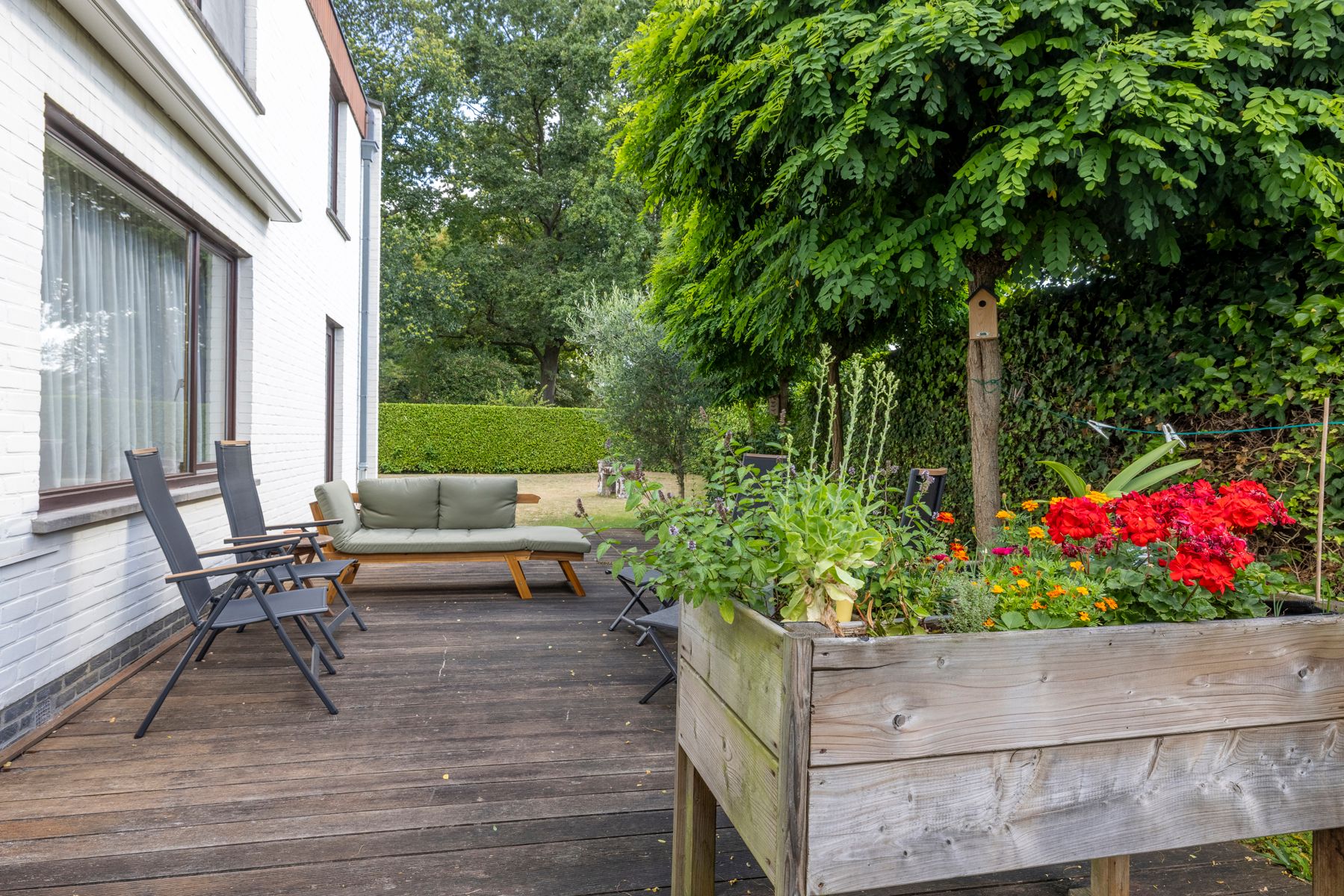 Villa met 4 slaapkamers, grote tuin en garage te koop! foto 24