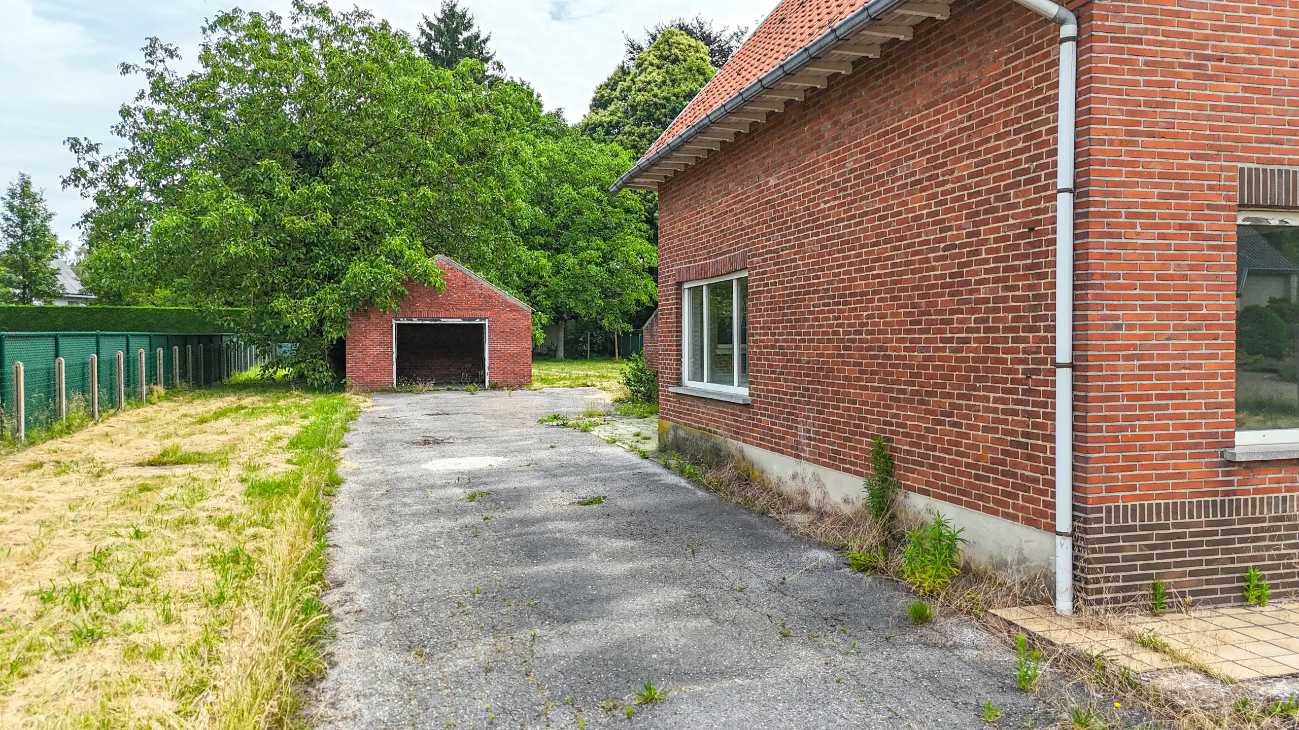 Te renoveren woning op groot perceel te Heusden-Zolder! foto 23
