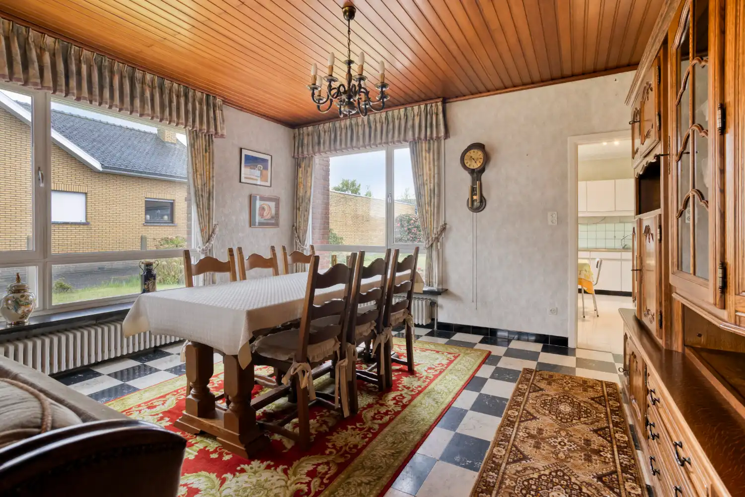 Verzorgde bungalow op topligging met 2 slaapkamers, inpandige garage en zonnige tuin foto 5