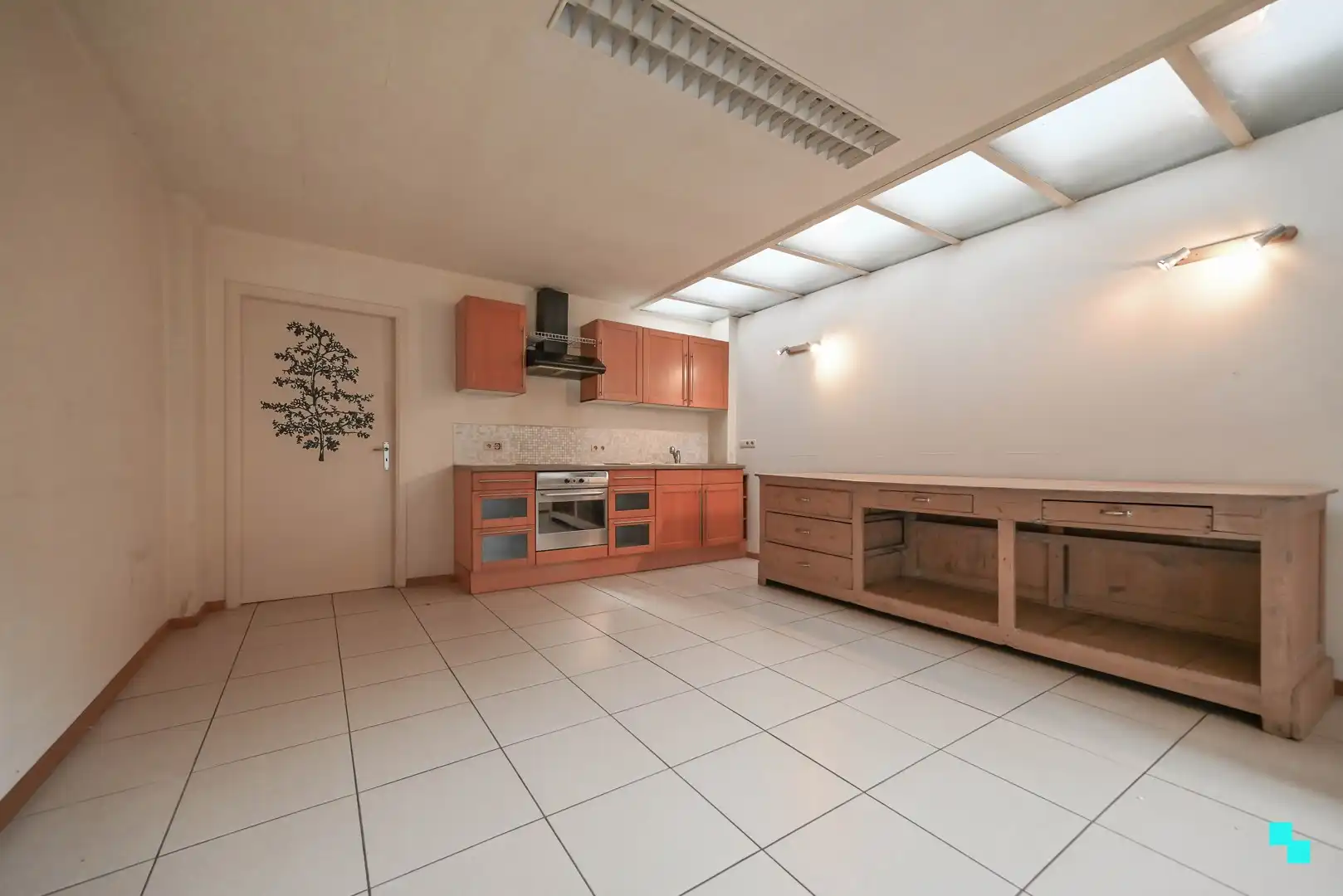 Opbrengsteigendom met winkelruimte én ruime garage in centrum Izegem foto 7