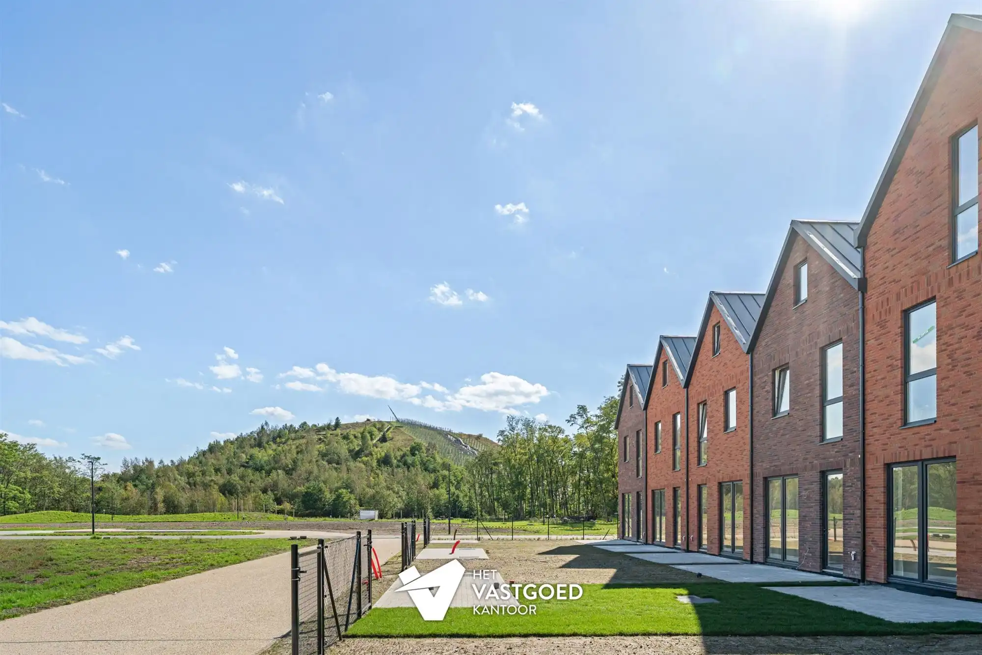 RUIMTELIJK, VOLLEDIG AFGEWERKT EN DUURZAAM WONEN OP TOPLOCATIE foto 2