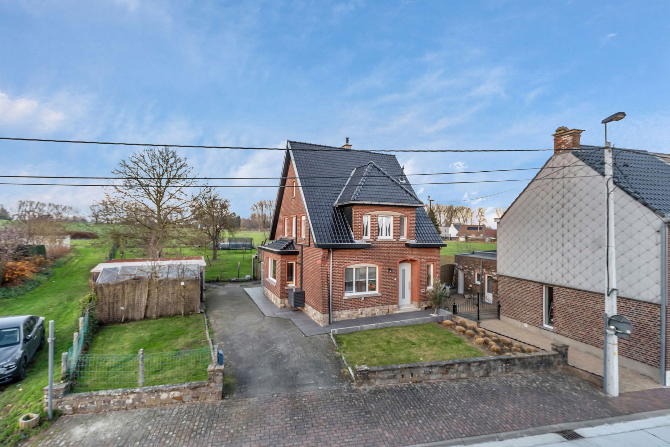 Energiezuinige woning met grote tuin en zonnepanelen foto 3