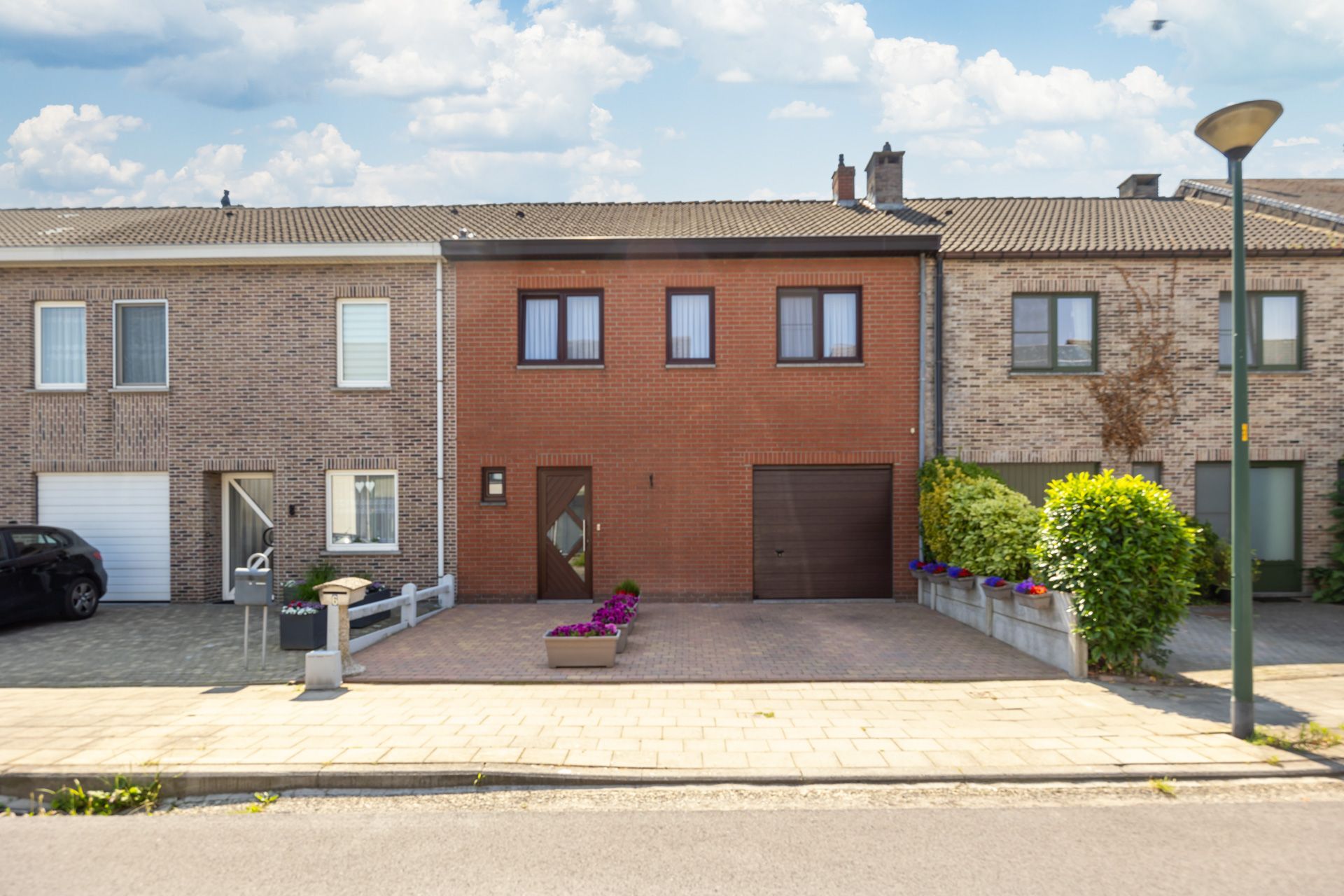 Huis met 4 slaapkamers, garage en tuin foto 1