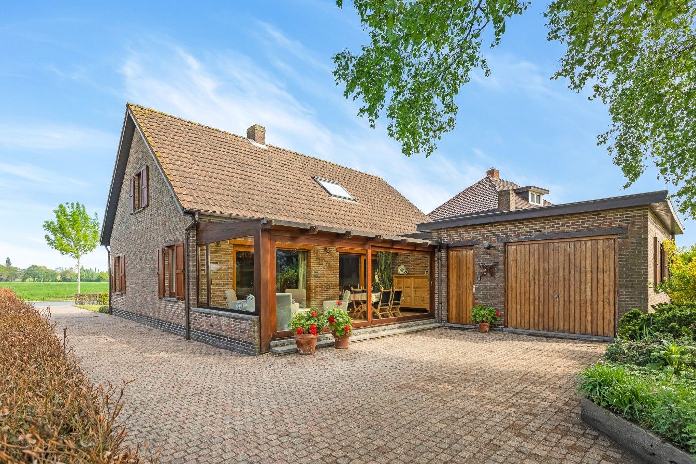 Landelijke, vrijstaande woning met 3 slpk., garage, schuur en zuid-tuin foto 37