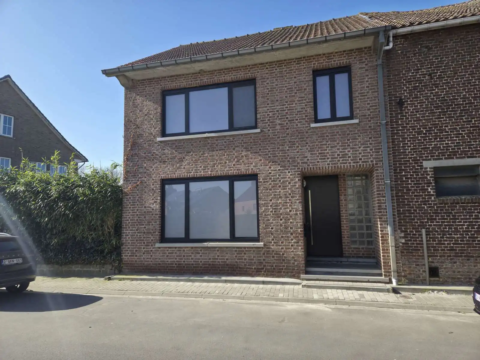 Ruime en charmante gezinswoning met drie slaapkamers foto {{pictureIndex}}