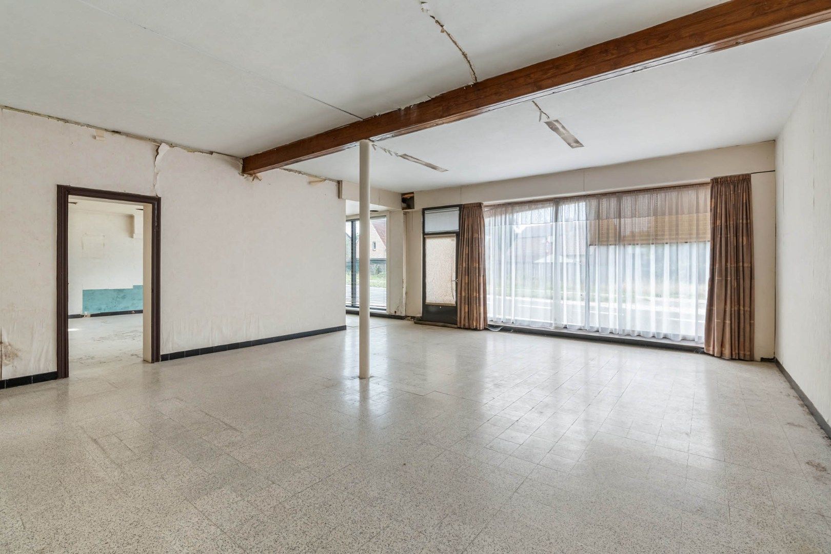 Multifunctioneel gebouw op een zichtlocatie langs een doorgangsweg net buiten het centrum van Bree!  foto 7