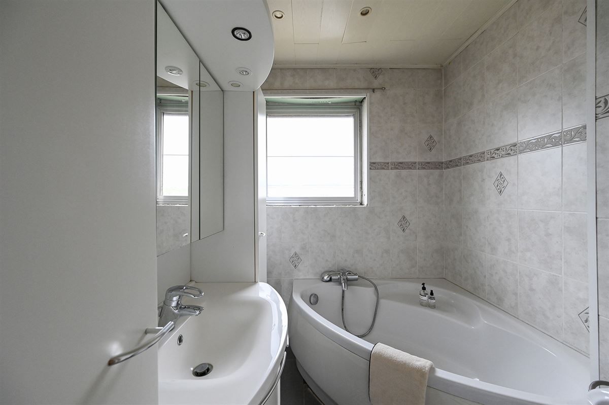 Te moderniseren bel-etage in leuke woonwijk te centrum Hoevenen foto 11