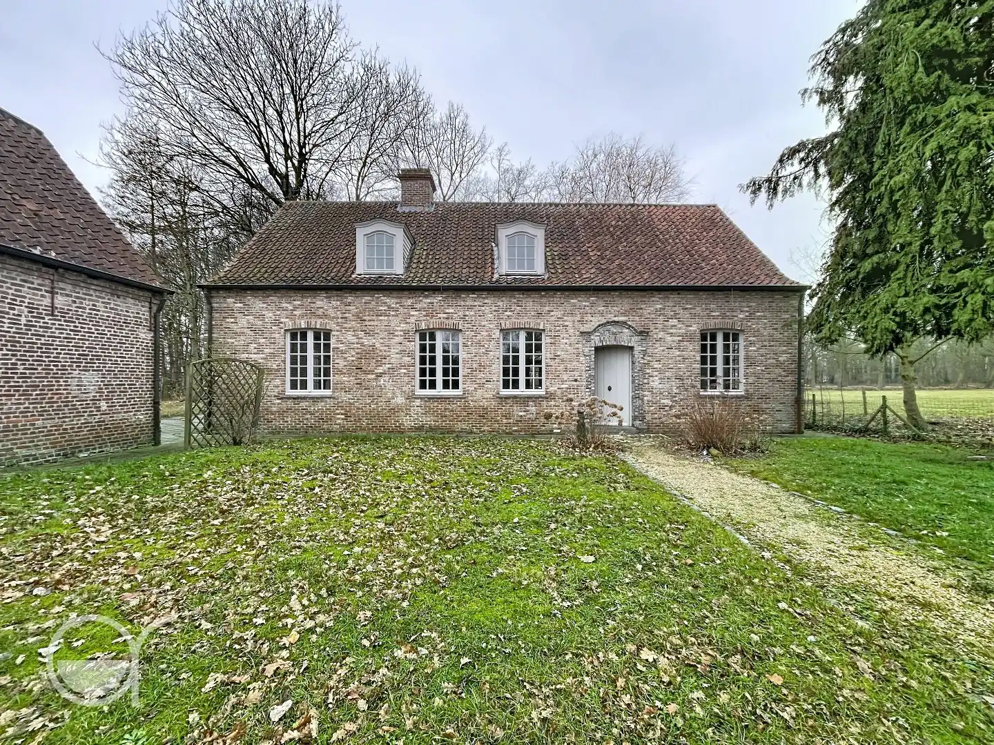 Mooie hoeve met bijgebouwen en zicht op kasteel foto 4