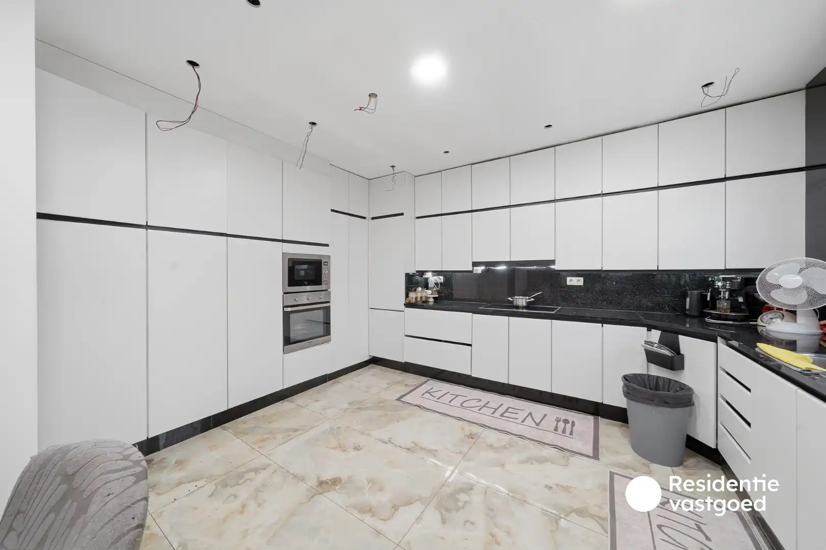 Halfopen woning met tuin en garage te koop foto 13