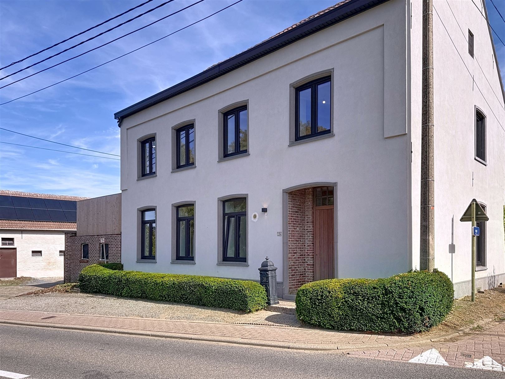 Energiezuinige, volledig gerenoveerde hoeve met bijgebouwen, 7a 83ca foto 36