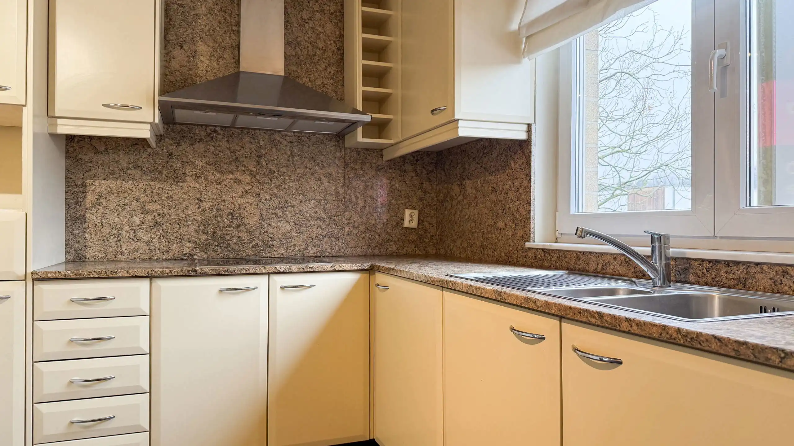 Gezellig duplex appartement met terras en garagebox in HZ! foto 8