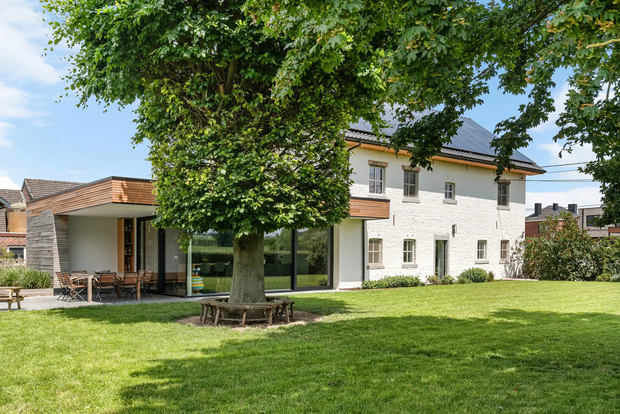 Authentiek burgerhuis met hedendaags comfort foto {{pictureIndex}}