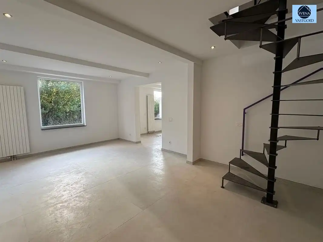 ZEER RUIME WONING MET 4 SLAAPKAMERS EN 2 GARAGES foto 11