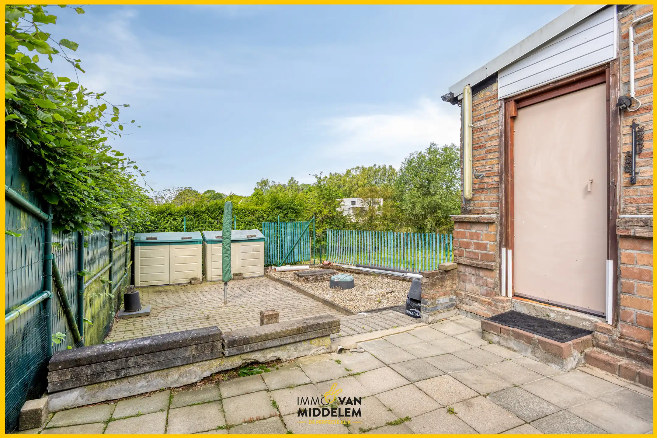 TE RENOVEREN STARTERSWONING MET TUIN EN GARAGE foto 14