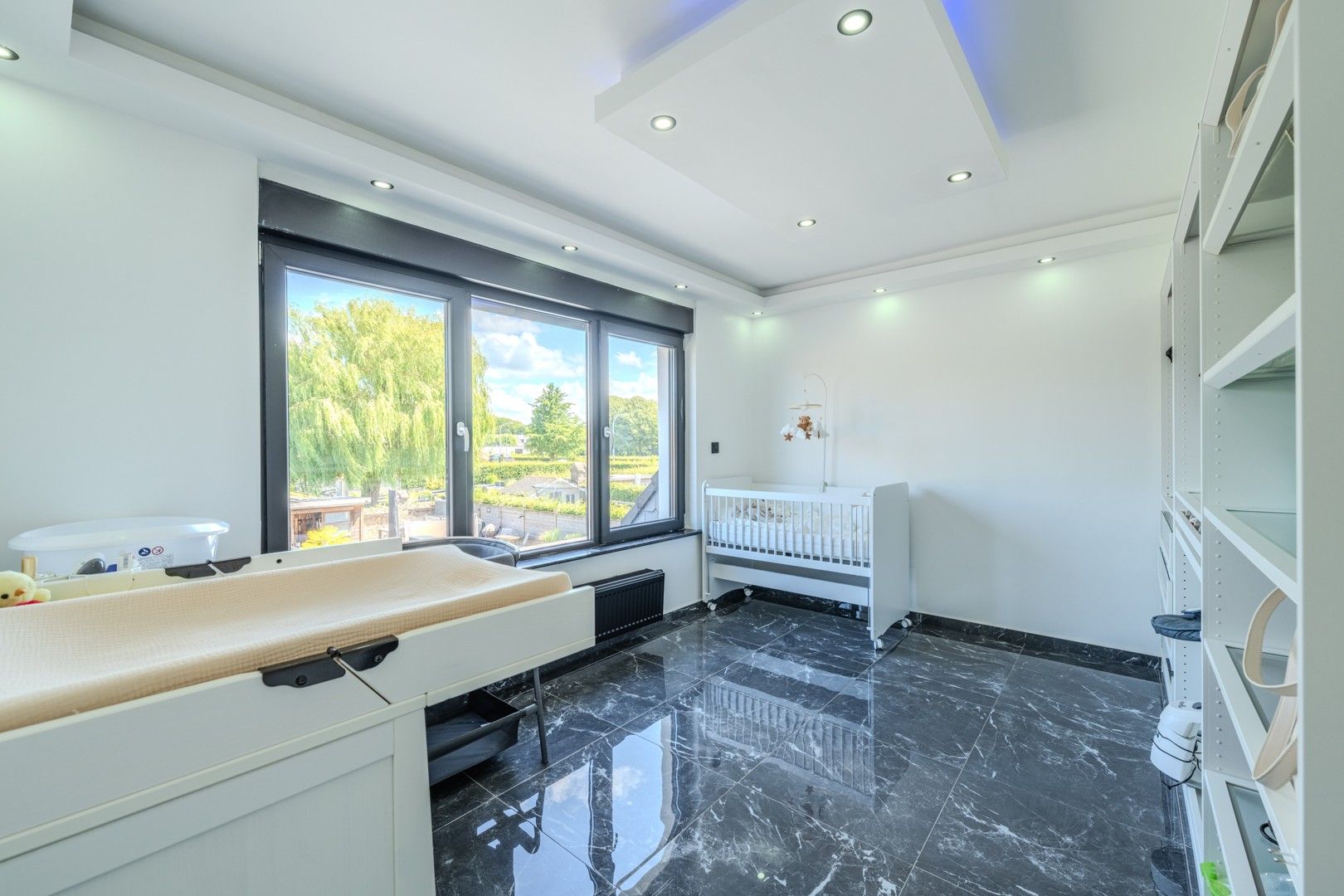 Ruime gerenoveerde woning foto 16