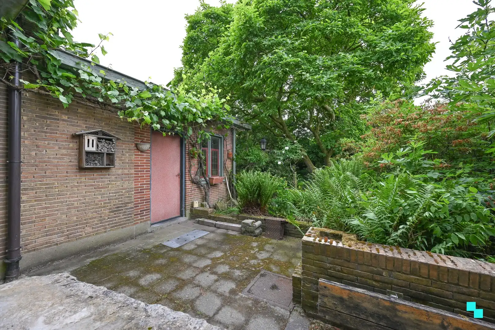 Kleurrijke kubistische burgerwoning in hartje Izegem foto 15