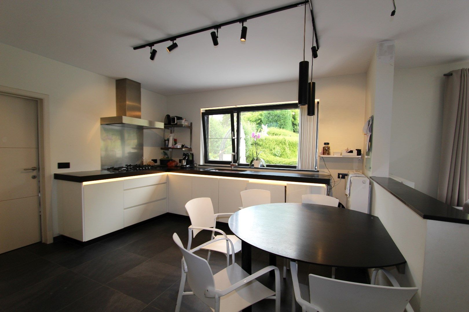 RECENTE WONING MET 5 SLAAPKAMERS EN GROTE TUIN foto 6