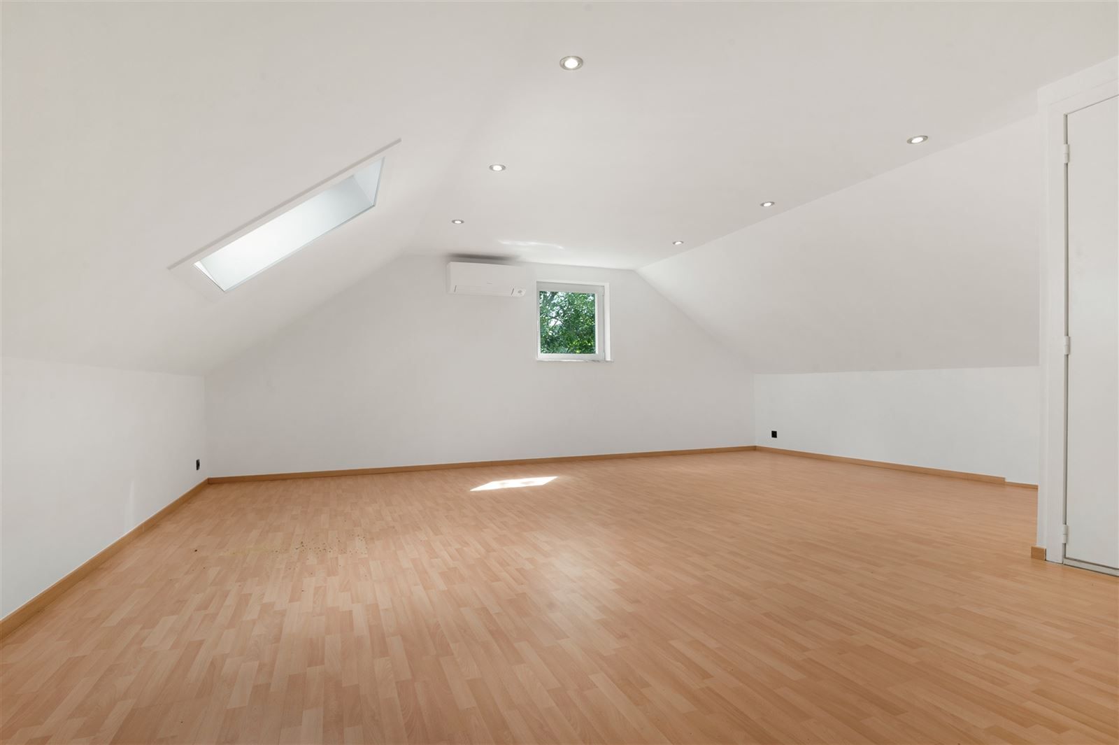Instapklare, recent gerenoveerde villa te Zwalm! foto 26