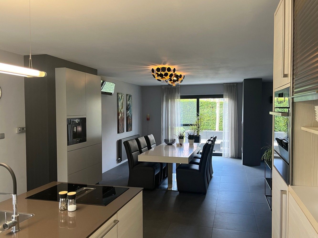 Licht, ruimte en luxe: energiezuinige, recente villa met 5 slk te koop in Maasmechelen! foto 10