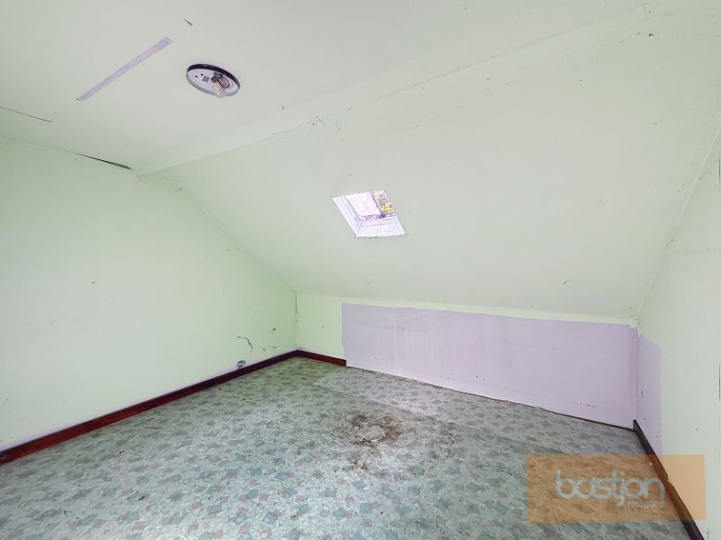 Te renoveren woning met 4 slaapkamers foto 9